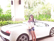 吊约旅途中的毕业女大学生