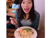 偷拍刚大学毕业的堂妹，没想到双乳很饱满！