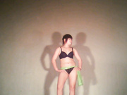 縣城鄉村劇場拍攝裸體艷舞表演 穿著情趣露乳露逼裝逼逼吸煙 搔首弄姿挑逗 場面淫蕩刺激 1080P高清原版