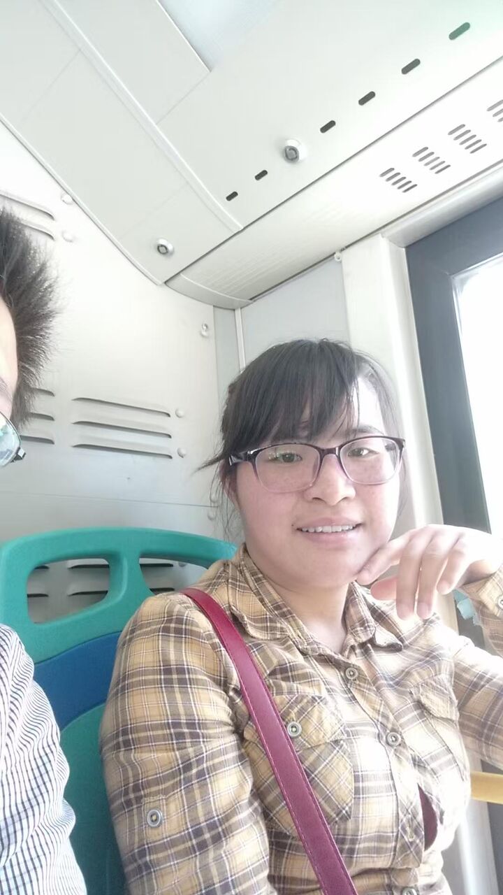 偷拍小姨子洗澡被发现了