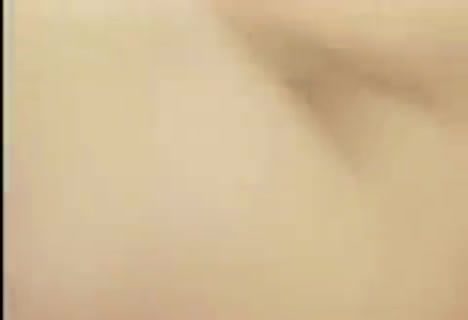 女孩很白很漂亮，卫生间被狂干高潮 最后颜射